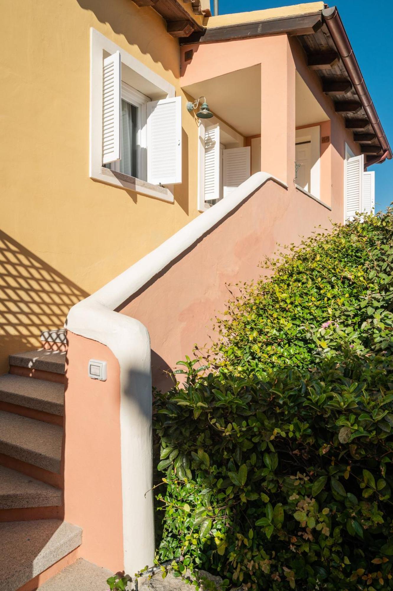 S'Abba Seafront Apartments - Your House In Sardinia ゴルフォ・アランチ エクステリア 写真