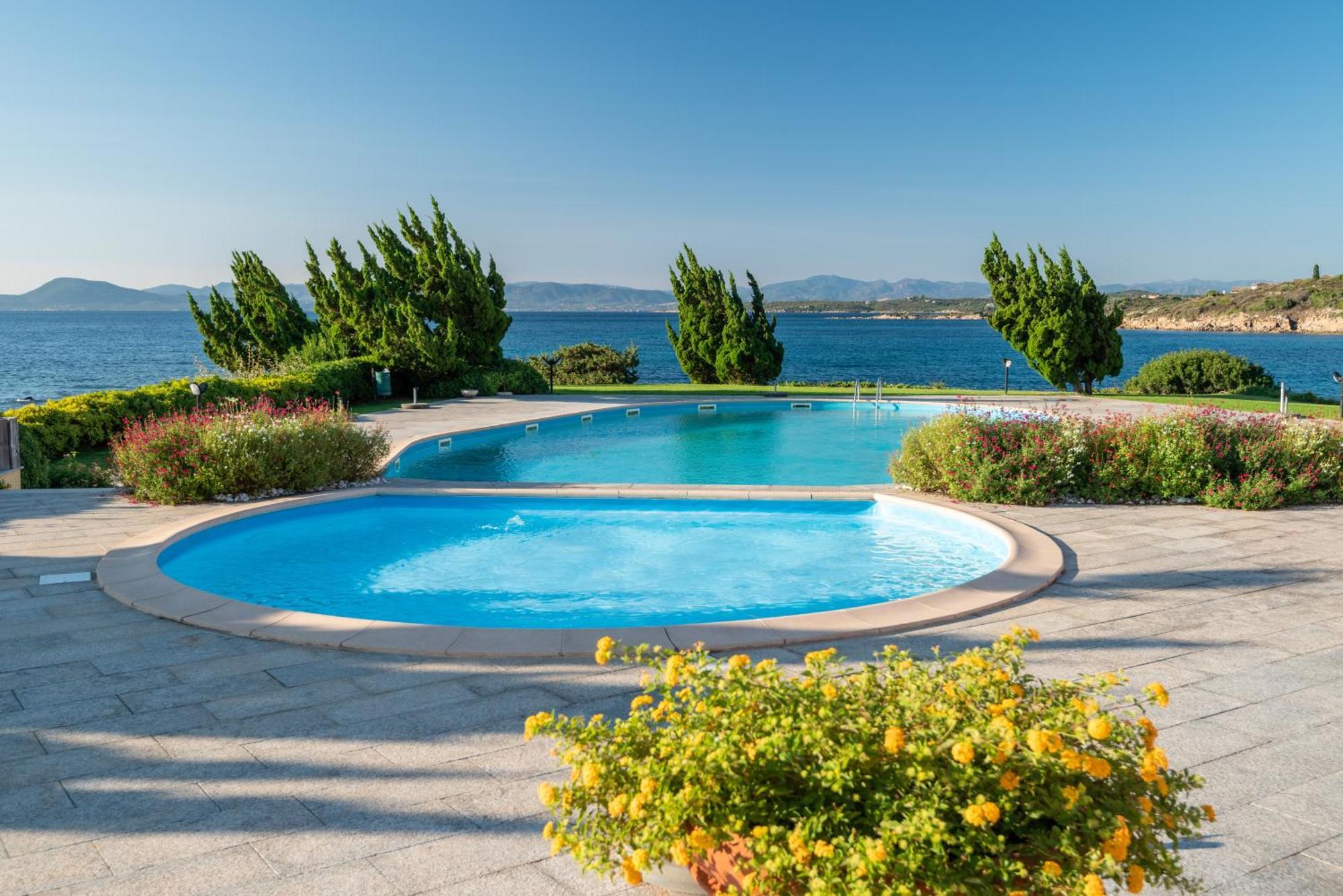 S'Abba Seafront Apartments - Your House In Sardinia ゴルフォ・アランチ エクステリア 写真
