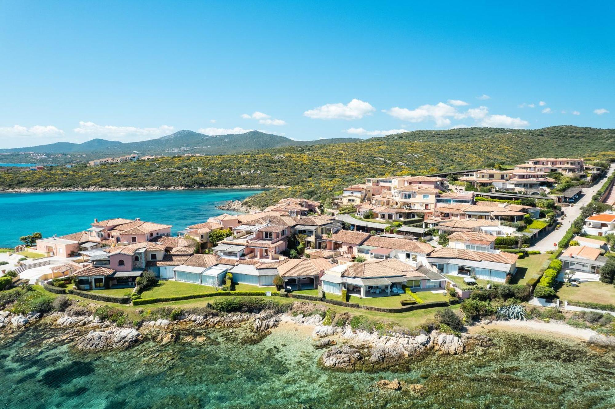 S'Abba Seafront Apartments - Your House In Sardinia ゴルフォ・アランチ エクステリア 写真