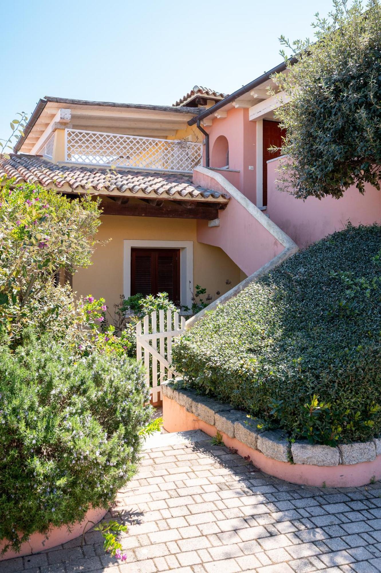 S'Abba Seafront Apartments - Your House In Sardinia ゴルフォ・アランチ エクステリア 写真